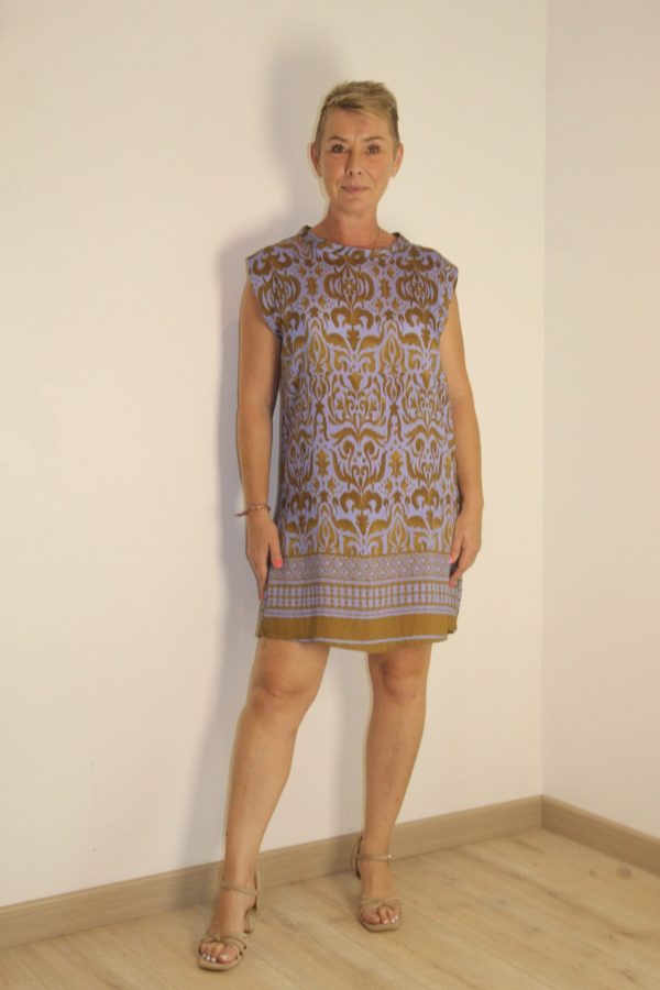 Robe courte sans manche